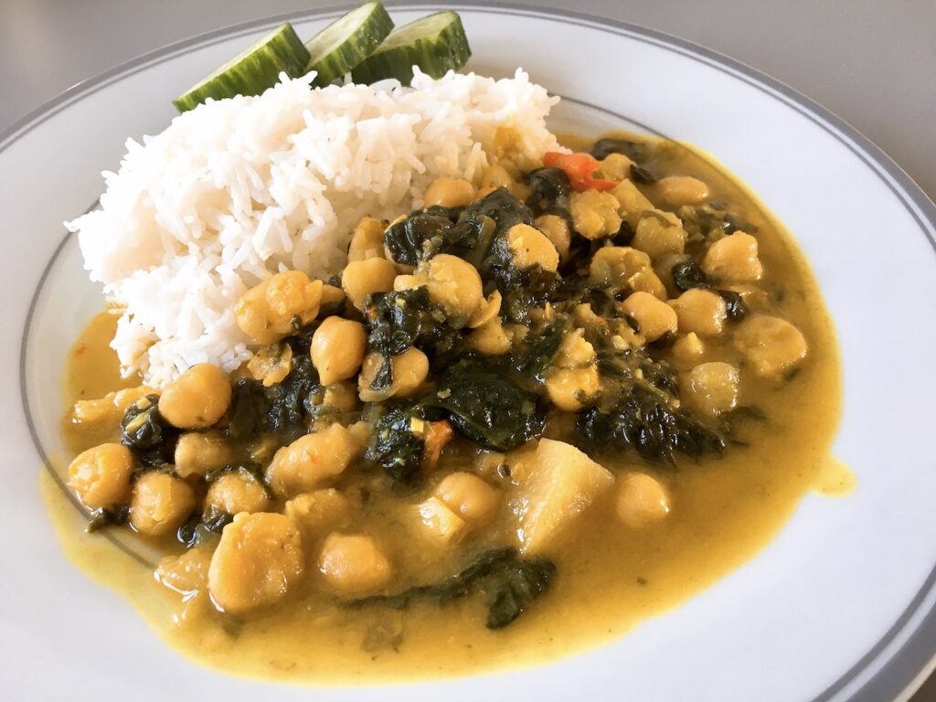 Lazy Pressure Cooker Recipe: Easy Chickpea Curry with Spinach