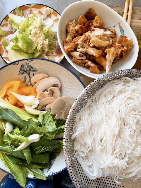 Ingredients of Thai stir-fry noodles.