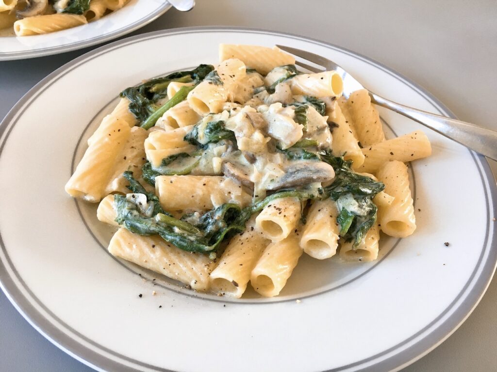 Spinach Mushroom Tortiglioni with Sour Cream Sauce