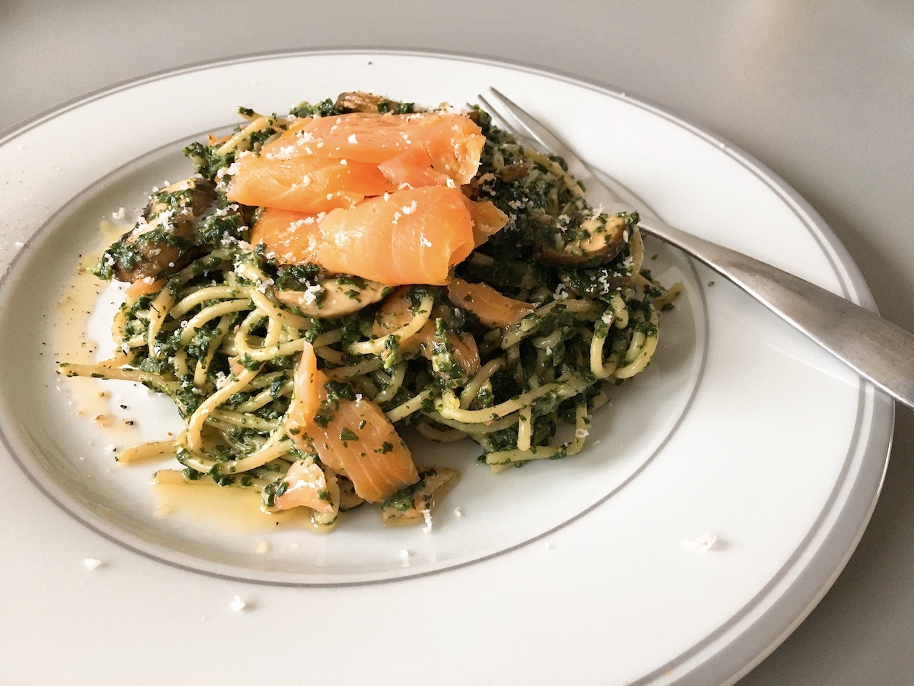 Smoked Salmon Spinach Spaghetti with Cashew Cream