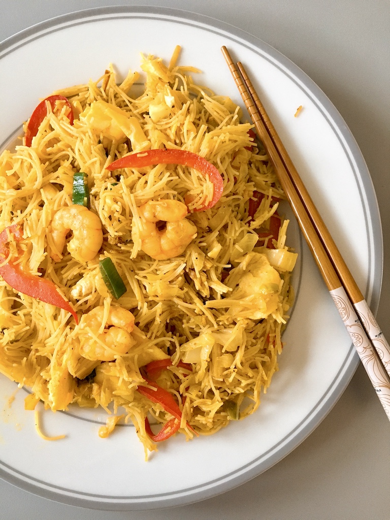 You can make Singaporean style stir-fried rice noodle at home , no fuss and no mess!