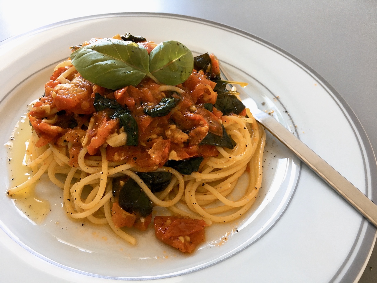 Slow Cook Fresh Tomato and Basil Spaghetti