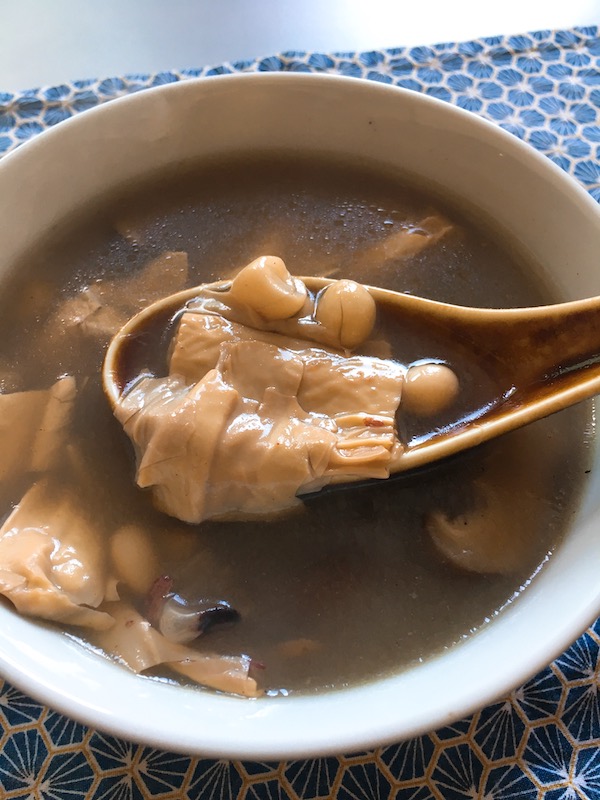 Chinese black eyed peas soup