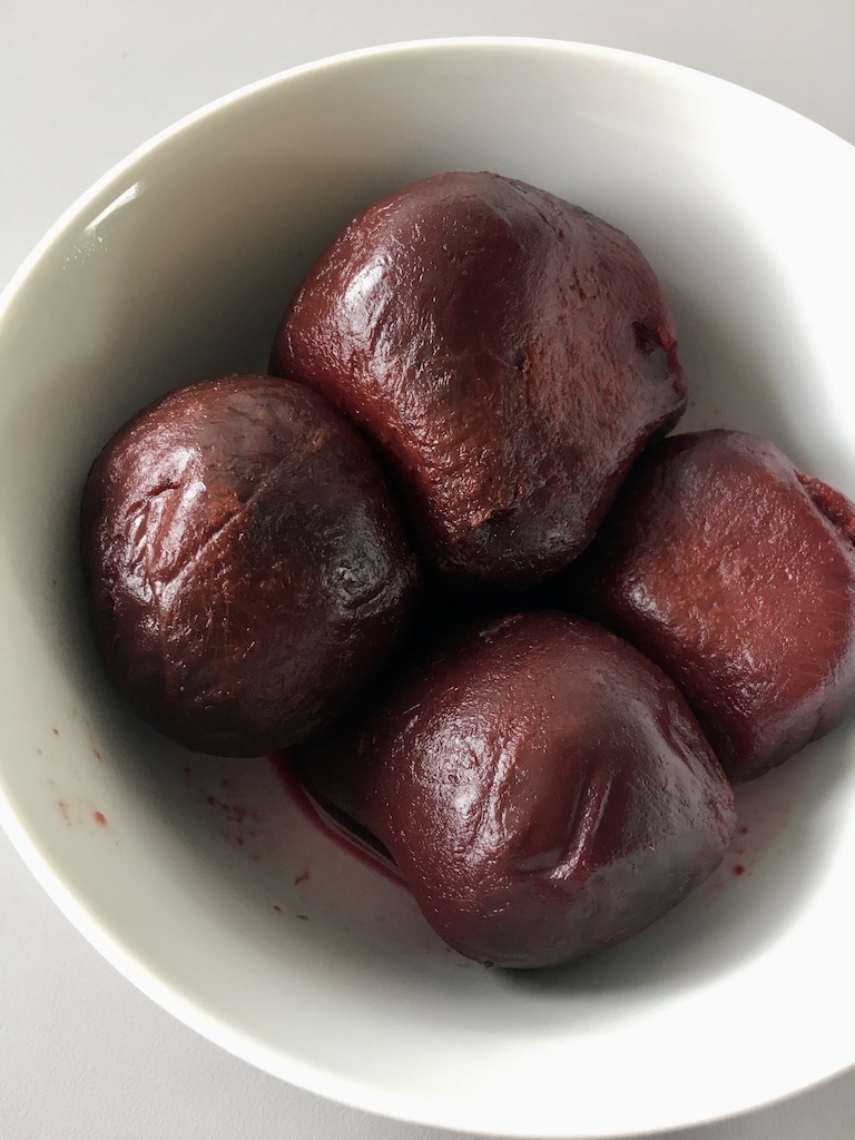 Ready-cooked beetroots.