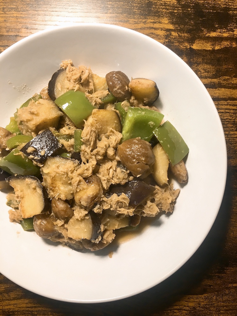 Aubergine and tuna mizore-ni (Japanese daikon stew).