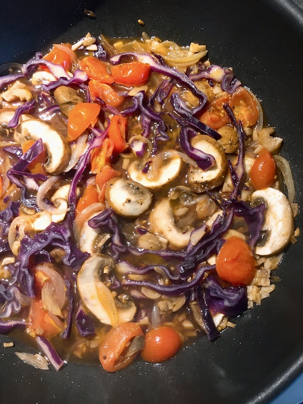 Making of red cabbage peperoncino.