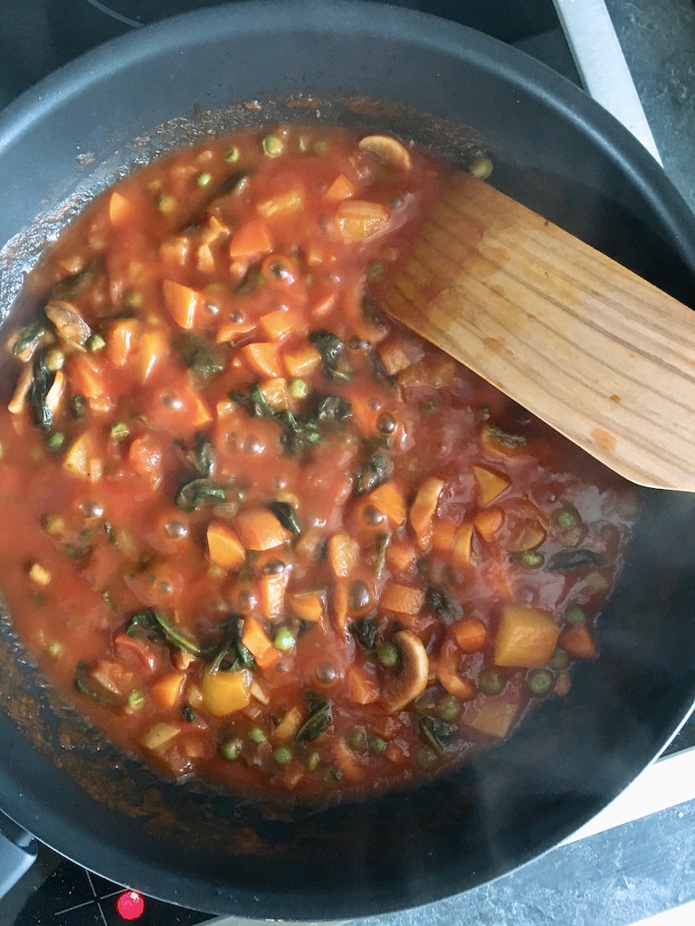 Making sauce of a seven-colour vegetarian lasagne.