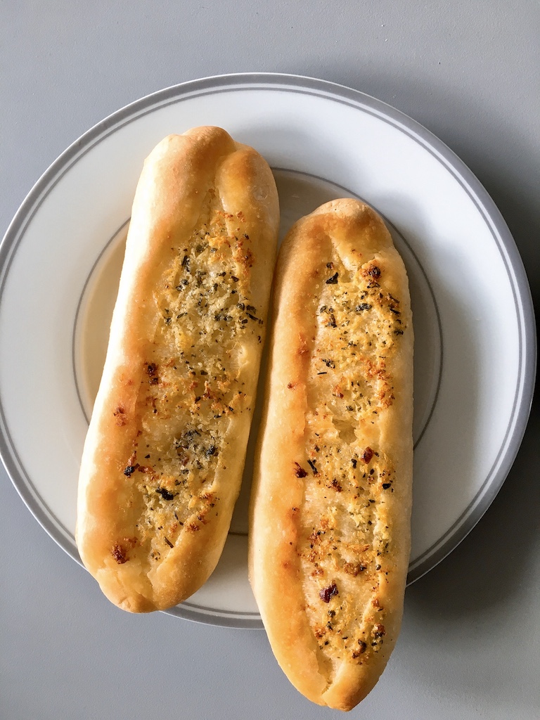 2 garlic bread.