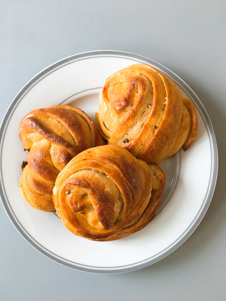 3 cardamom rolls on a plate.