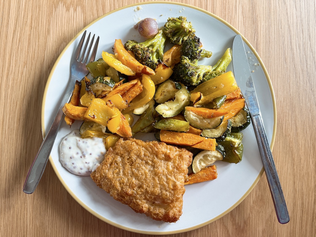 Healthy Lunch Idea: Roasted Fish with Colourful Veggies