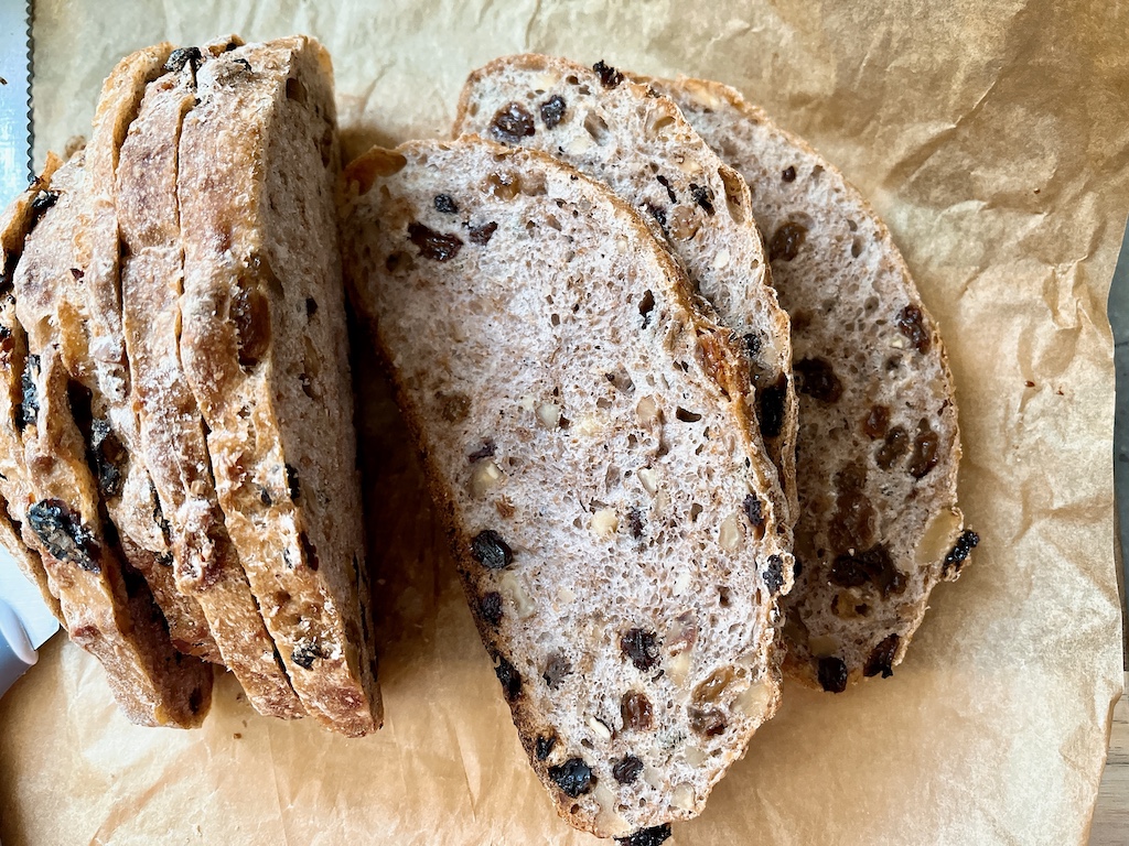 No Knead Bread with Walnuts and Raisins (Beginner-friendly)