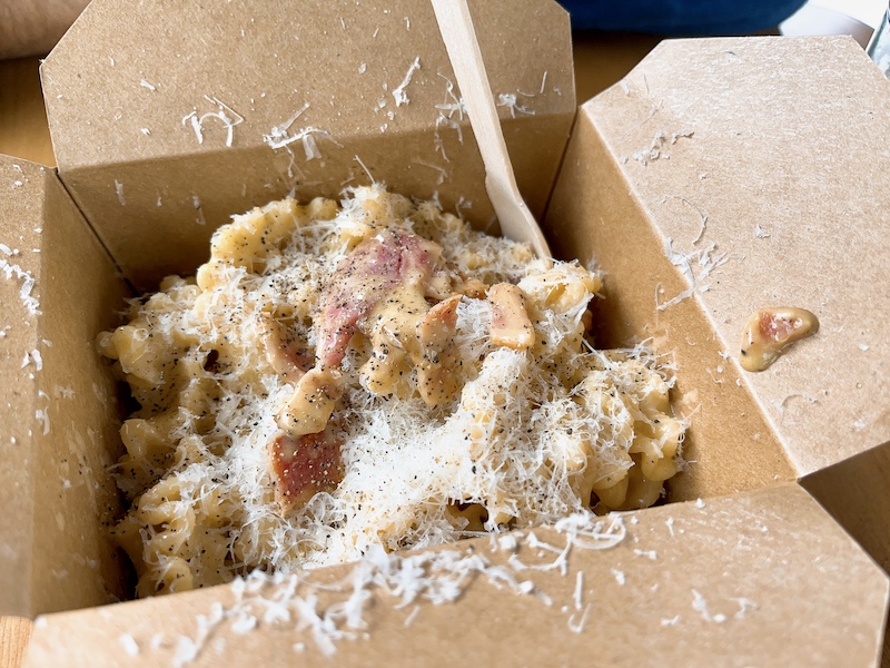 MAGARI carbonara in a paper box.