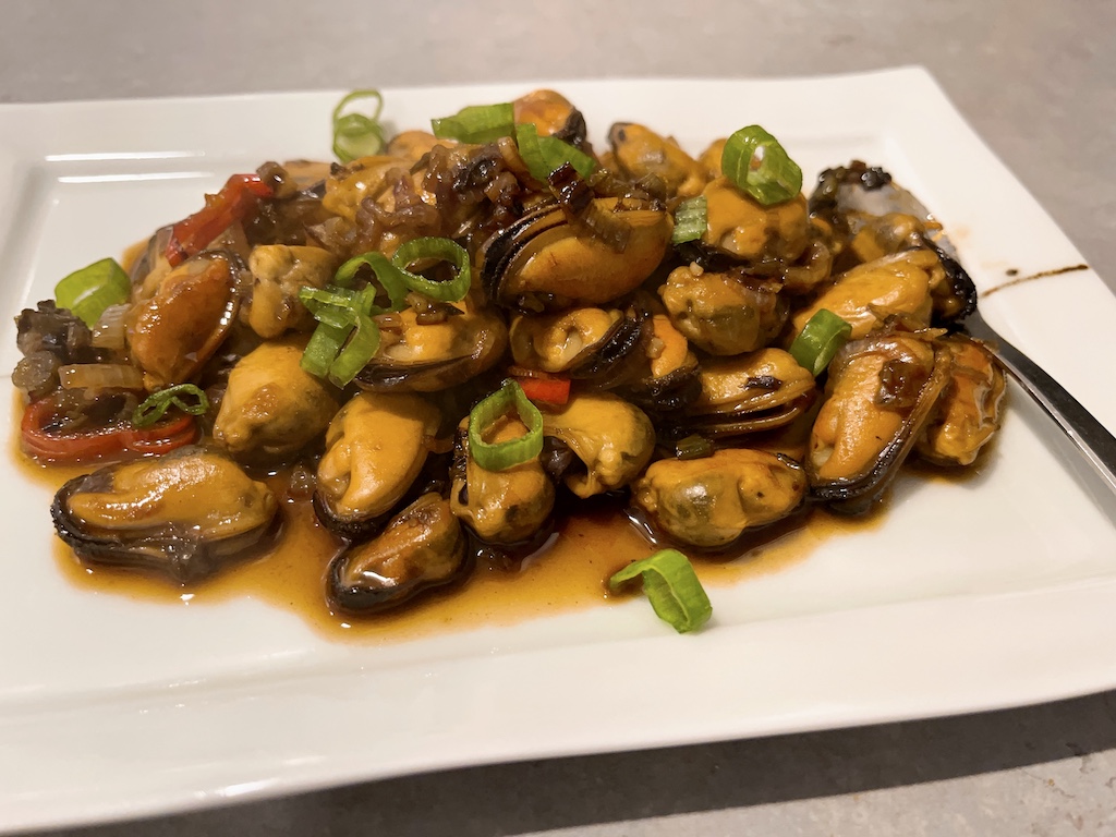 Scallion Sauce Mussels Recipe (10 Mins, HK Style)