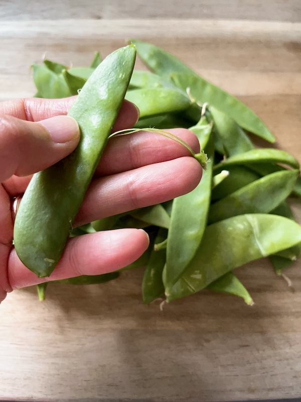 How to trim mangetout