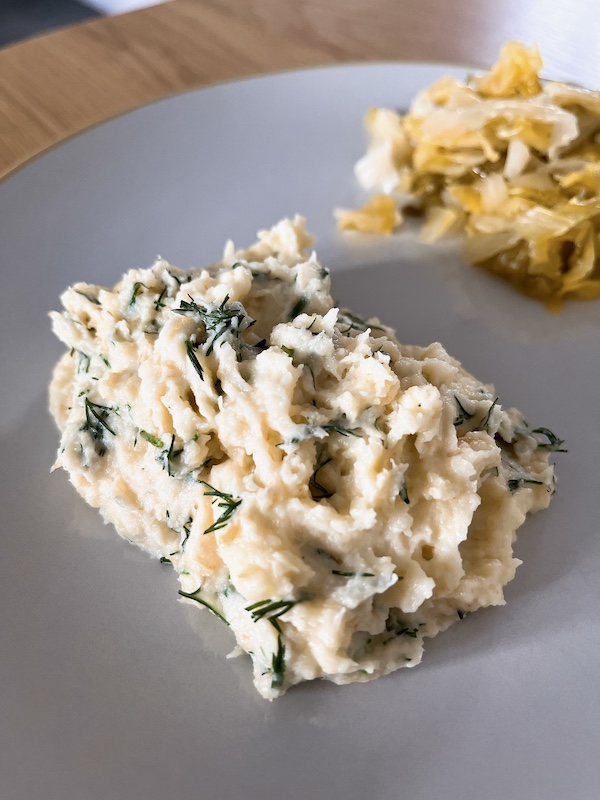 Parsnip purée with dill.