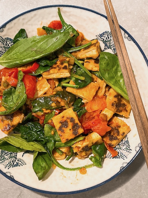 Tofu with spinach, tomato and basil.