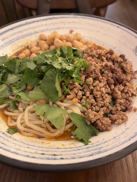 Spicy chickpeas and minced meat noodles in Noodles Home.