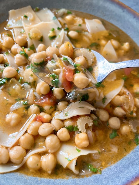 A close up of chickpea pasta, pasta e ceci.