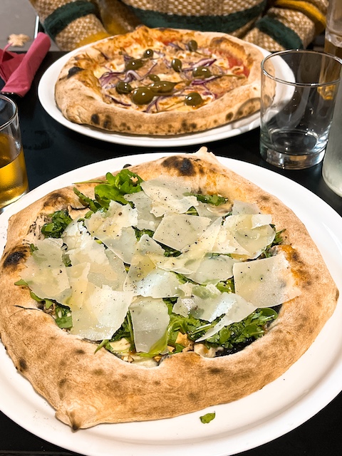 Truffle cream pizza.