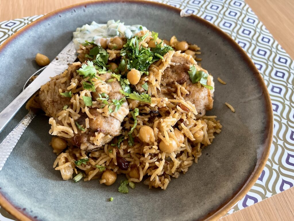 Persian chicken rice with chickpea.