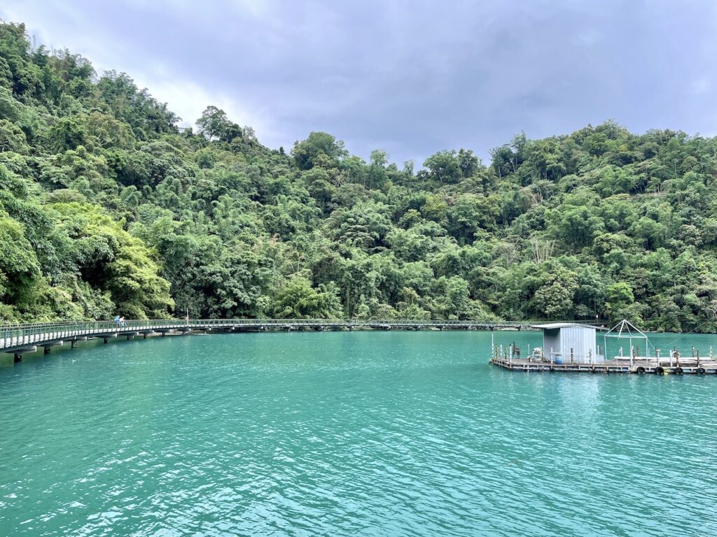 Nine frogs trail in sun moon lake.