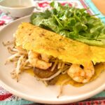 Vietnamese crêpe bánh xèo.