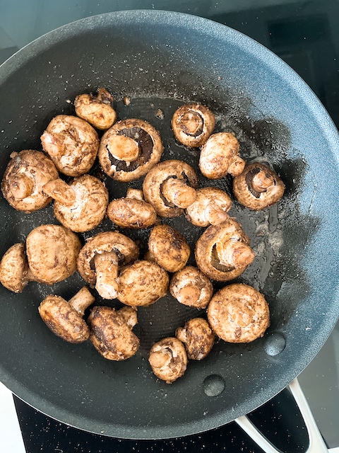 Sautéing mushrooms with allspice.