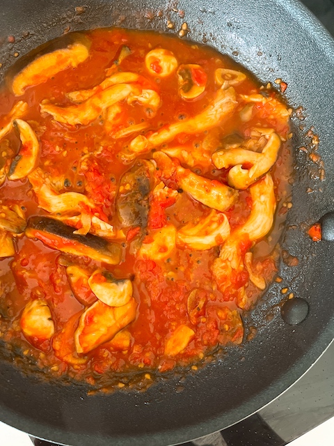 Making of tomato gochujang pasta.